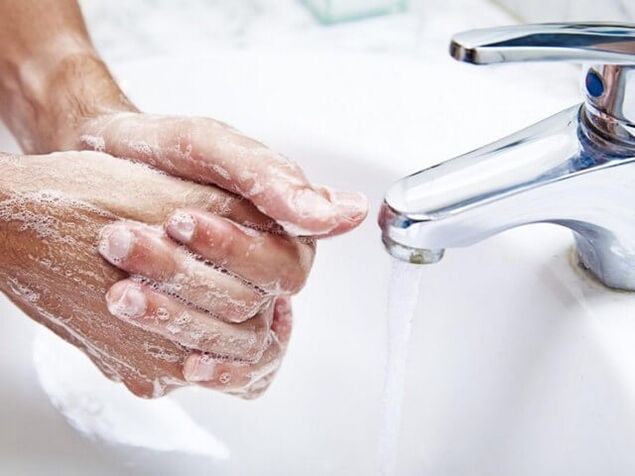 Lavarsi le mani durante la sverminazione